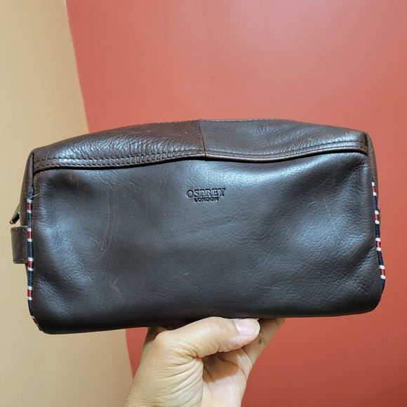 osprey black leather wash bag LONDON Blake Turned Ends Washbag It features several zippered compartments to help keep your belongings in order Buy Osprey London Black The